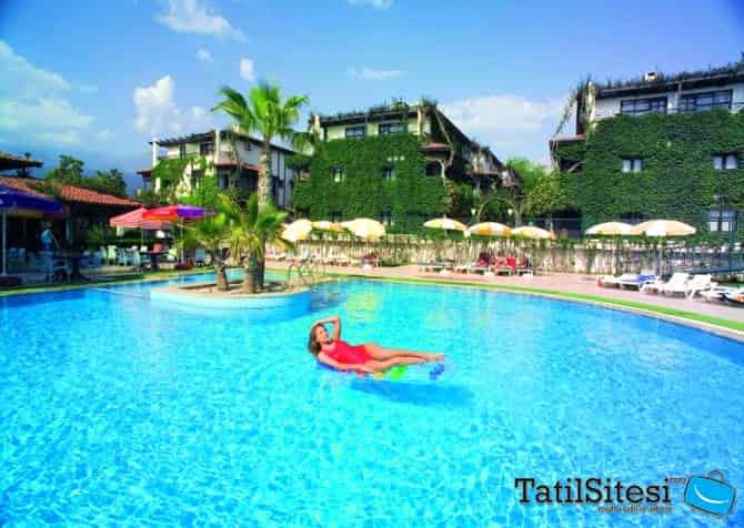 Club Titan Hotel